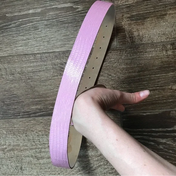 Pink faux alligator belt - Picture 5 of 11